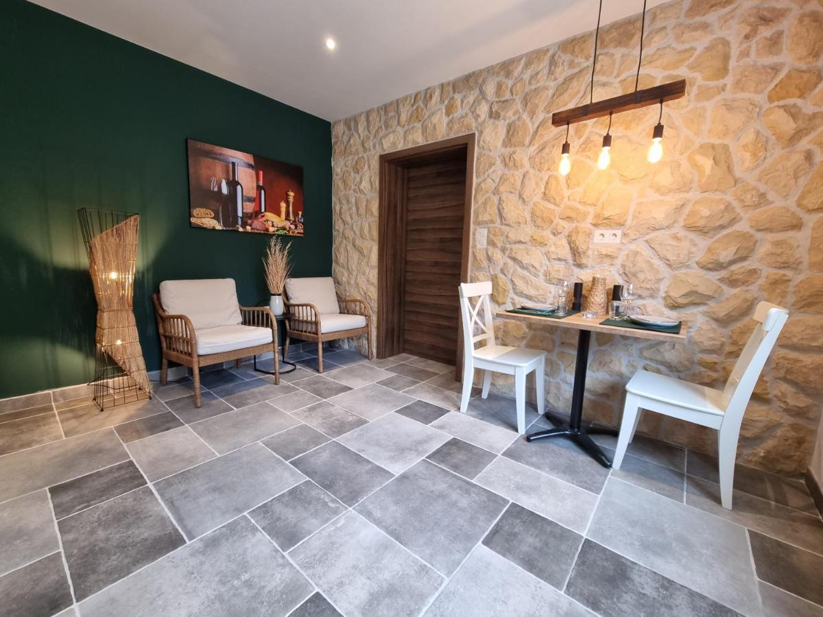 Apartments Suha Punta - Villa Babalonija Kampor Eksteriør billede
