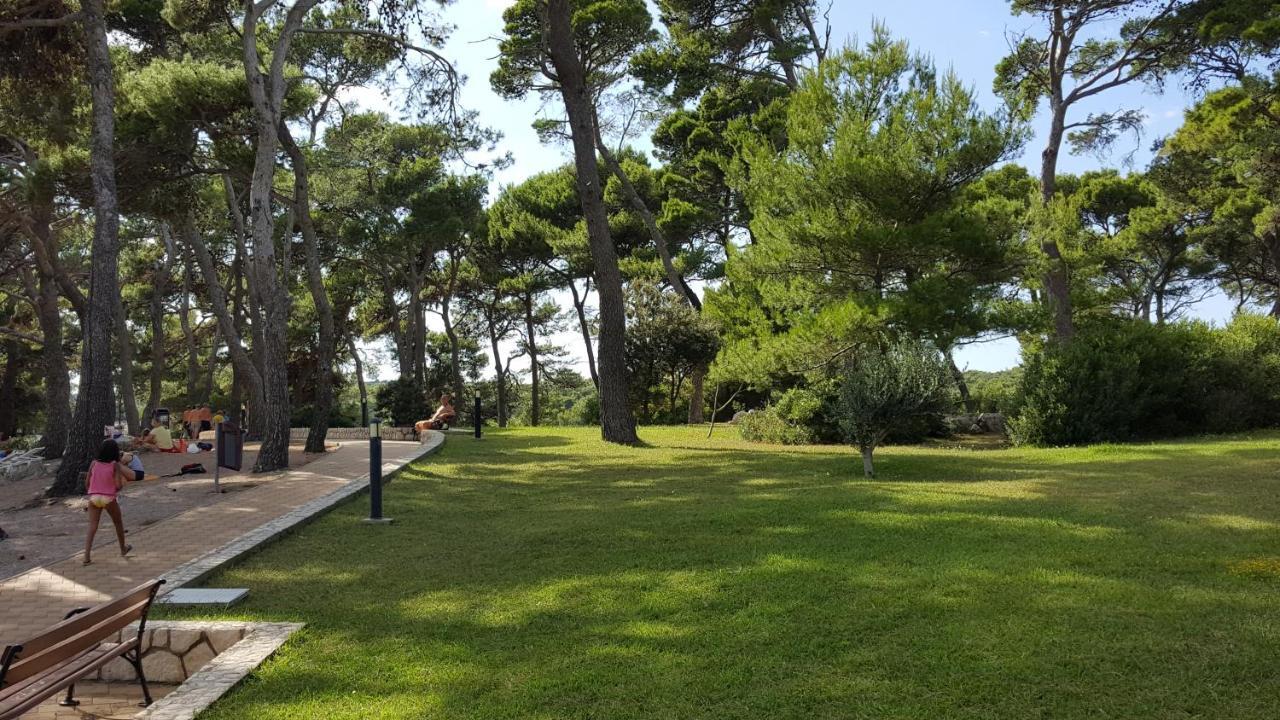 Apartments Suha Punta - Villa Babalonija Kampor Eksteriør billede